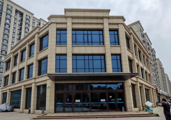 im电竞位于学校附近！德州这一原售楼处要被卖了可用于商业经营(图1)